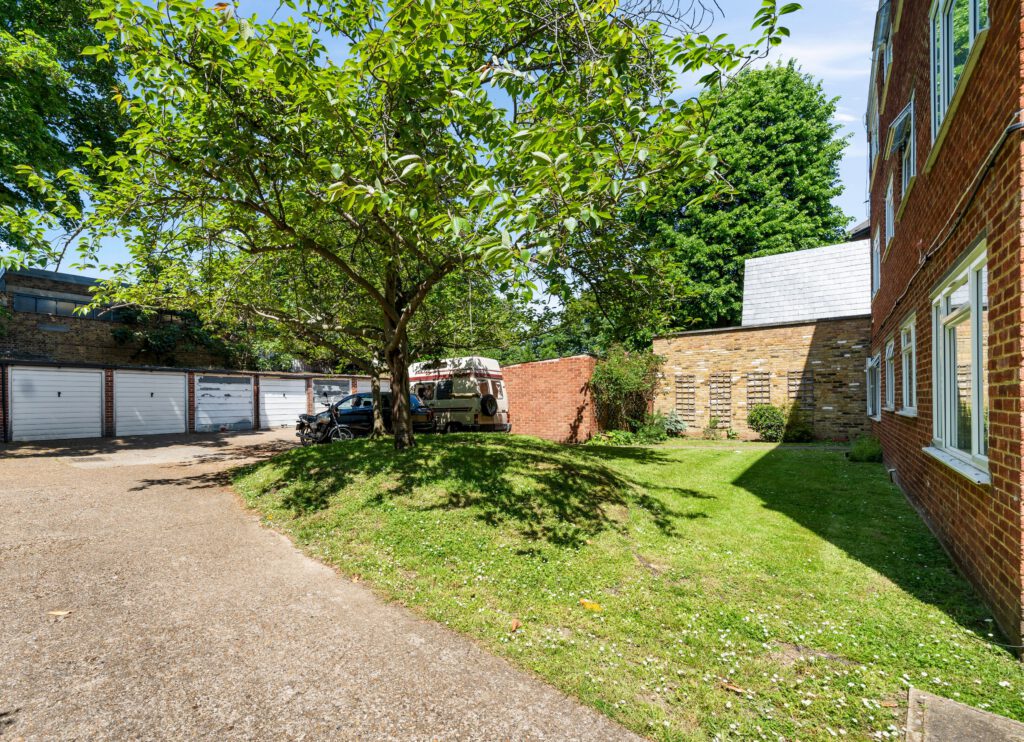 Kings Court, Barry Road, SE22 OJB
