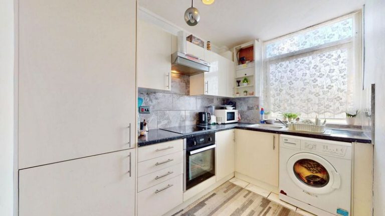 Cricklewood Lane, Cricklewood, NW2